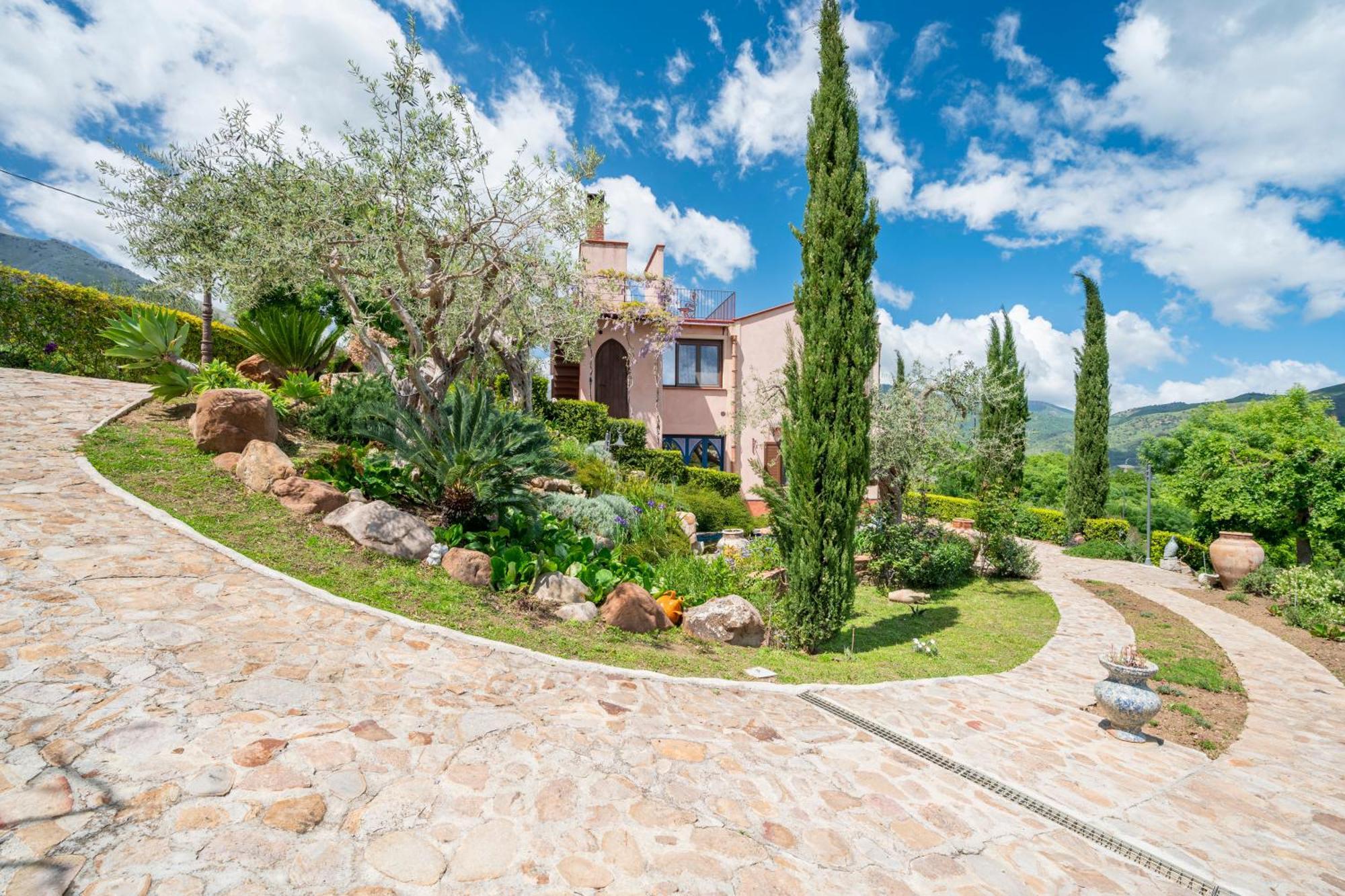 Villarose Castelbuono  Exterior photo