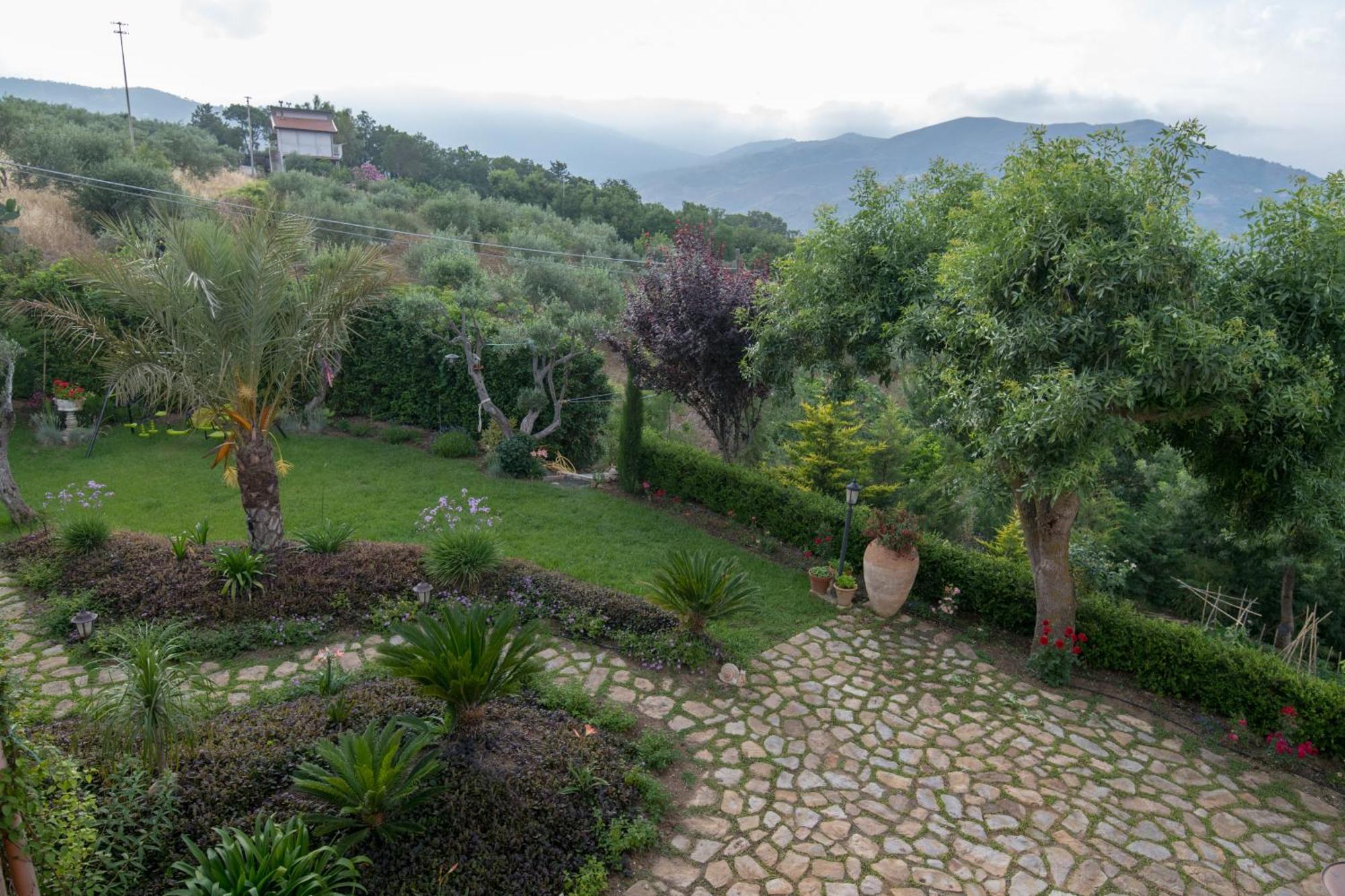 Villarose Castelbuono  Exterior photo